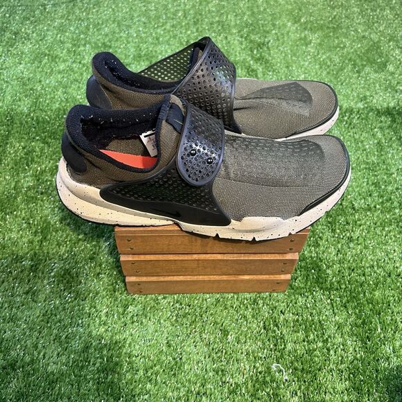 Mens NIKE Sock Dart Cargo Khaki 819686-300 Mens Size US 9 Olive Green Pre Owned - Picture 1 of 6